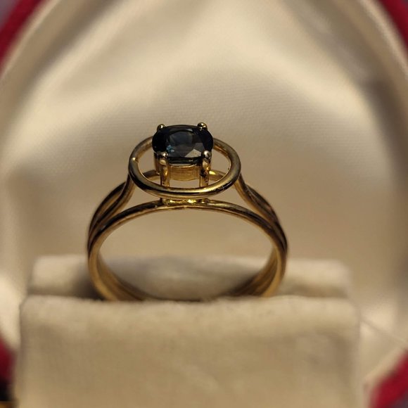 9K Gold Ring with gemstone - Picture 2 of 15